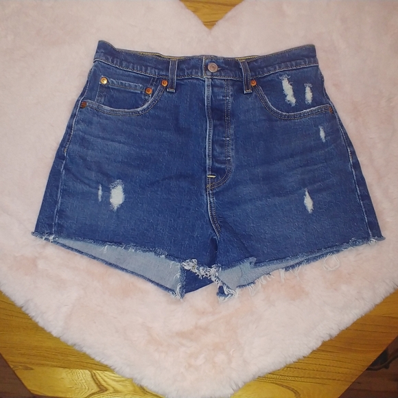 Levi's Ribcage Shorts - Picture 7 of 11